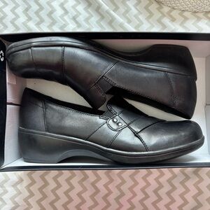 Clarks Women's Slip-On Loafer size 8.5